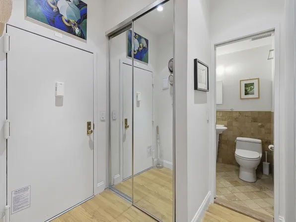 360 West 21st Street image 3 of 21