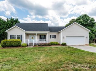 1421 Millrace Dr, Conover, NC 28613