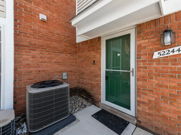 52244 Stoneridge Dr #121, Macomb, MI 48042