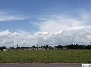 2410 E North St, Victoria, TX 77901