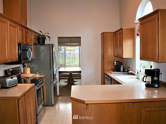 Oak Kitchen, Stainless Steel Appliances