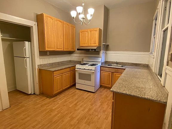 5th image of 703 Shrader St