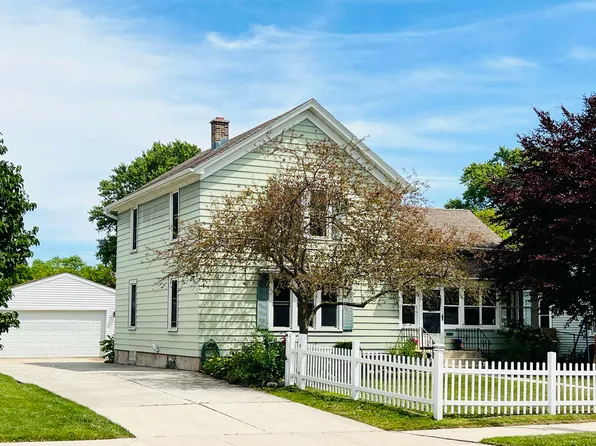 208 Giddings Ave, Sheboygan Falls, WI 53085