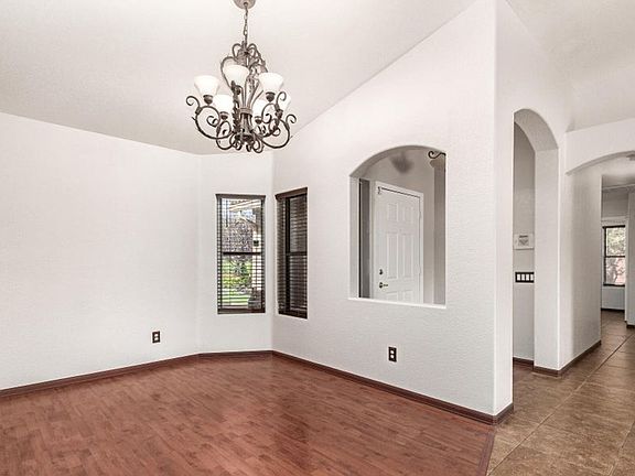 4th image of 4901 S Vista Pl
