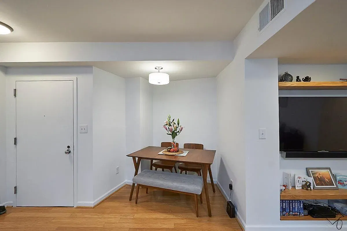 2 bed, 739 sqft, $3,200 — Photo 3