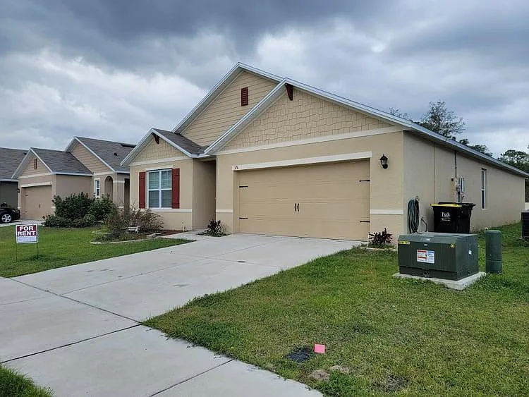 4 bed, 1851 sqft, $2,300 — Photo 3