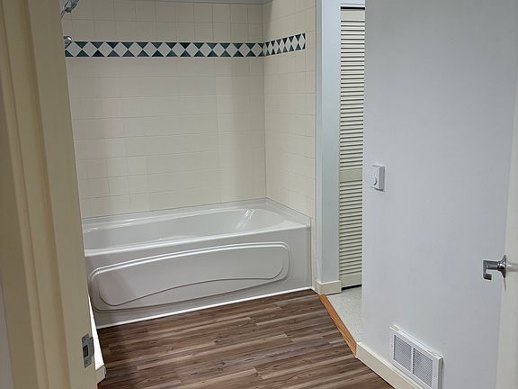 3rd image of 925 110th Ave SE #205