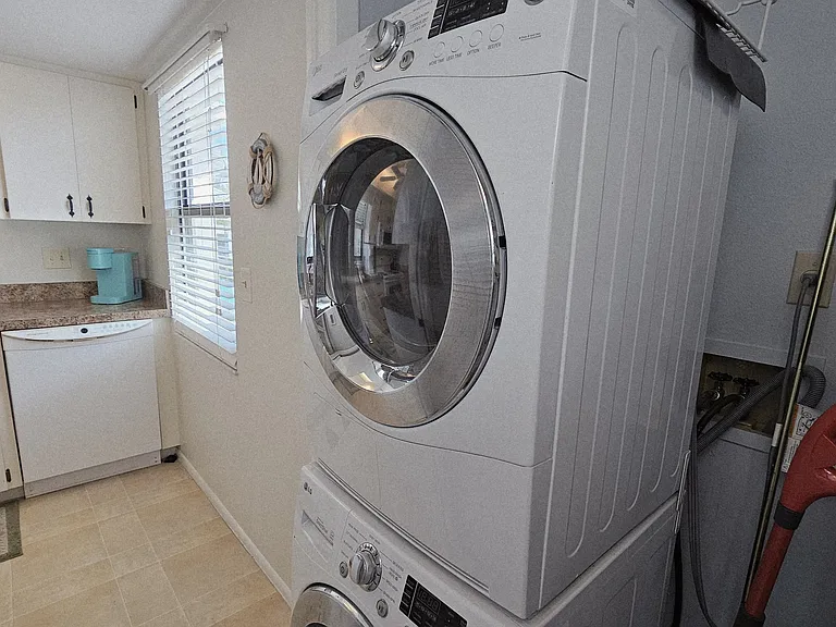 Stack washer-dryer