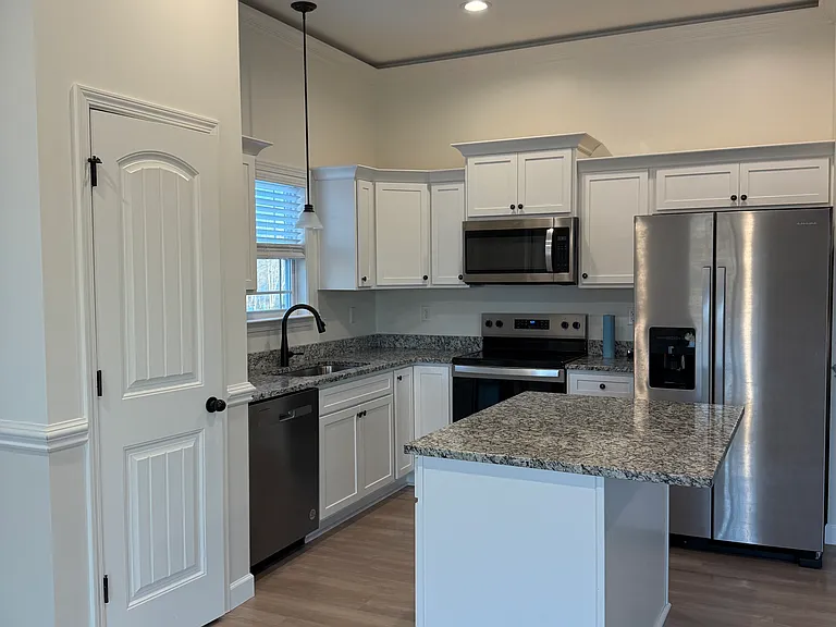 2213 Davenport Ct — Photo 5