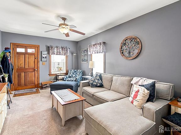 4th image of 33 Pershing Ave
