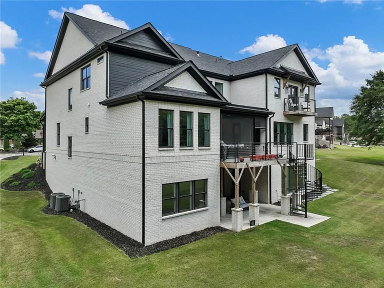 566 Versailles Dr — Photo 80