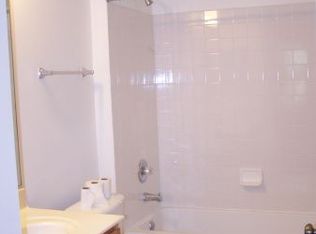 2920 Bartlett Ct UNIT 102, Naperville, IL 60564