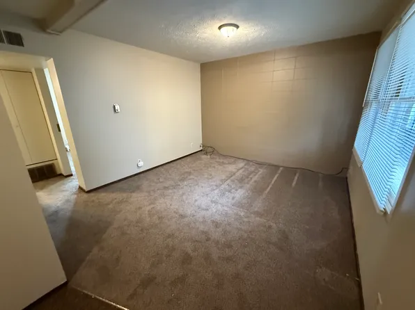 1409 F St #77, Lincoln, NE 68508