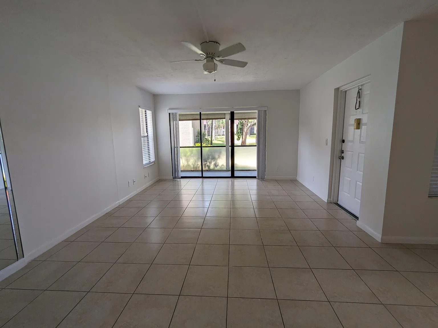3 bed, 2.0 bath, 1254 sqft, $2,350 — Photo 4