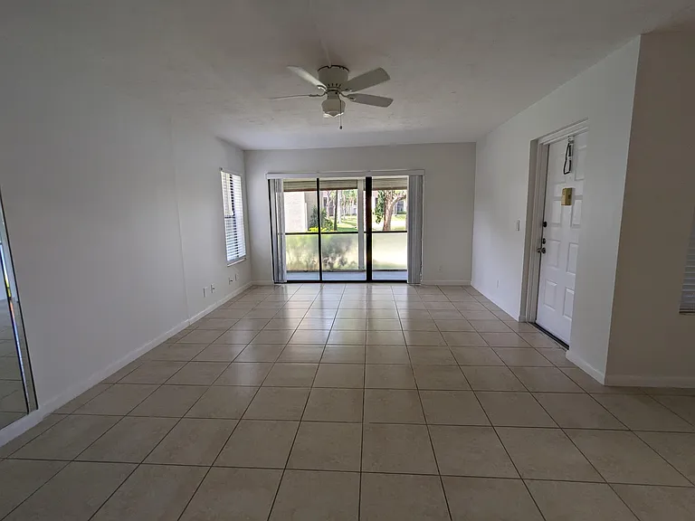 711 Sunny Pine Way #B1 — Photo 4