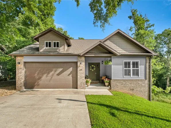 68 Elizabeth Dr, Bella Vista, AR 72715