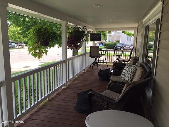2nd image of 134 Franklin Ave