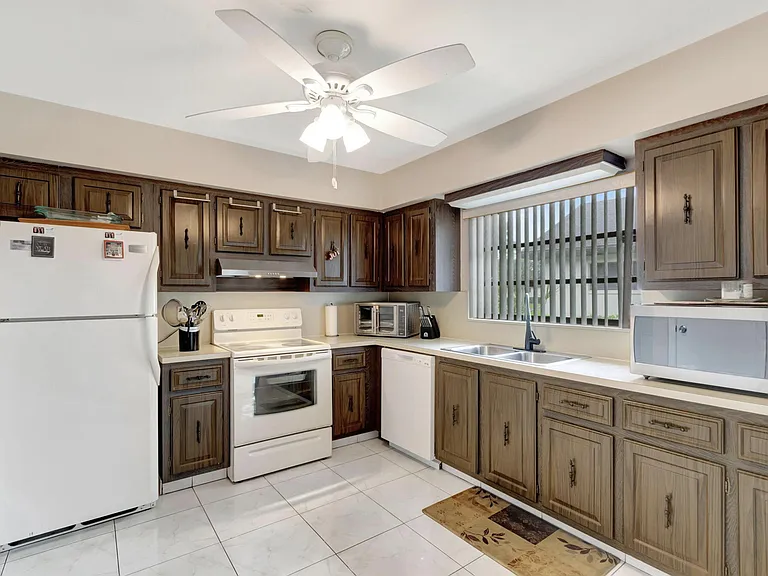 4660 Greentree Pl #105-B — Photo 12