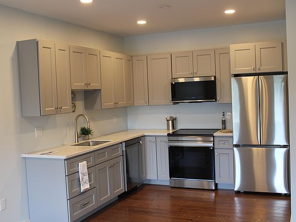 3rd image of 481 B Gilman Road #B