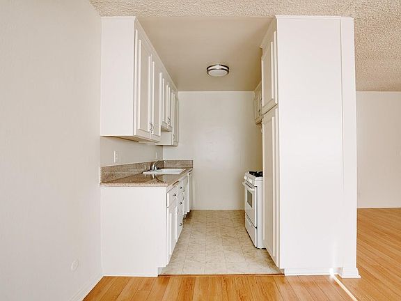 4th image of 5025 Coldwater Canyon Ave #5