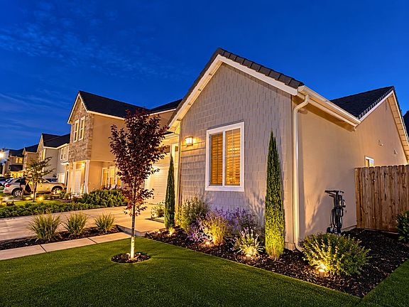 2nd image of 831 Ponderosa Way W