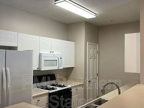 5th image of 522 McKenna Cir
