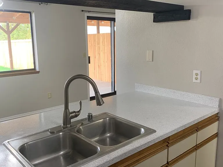 1160 Main St #A — Photo 3