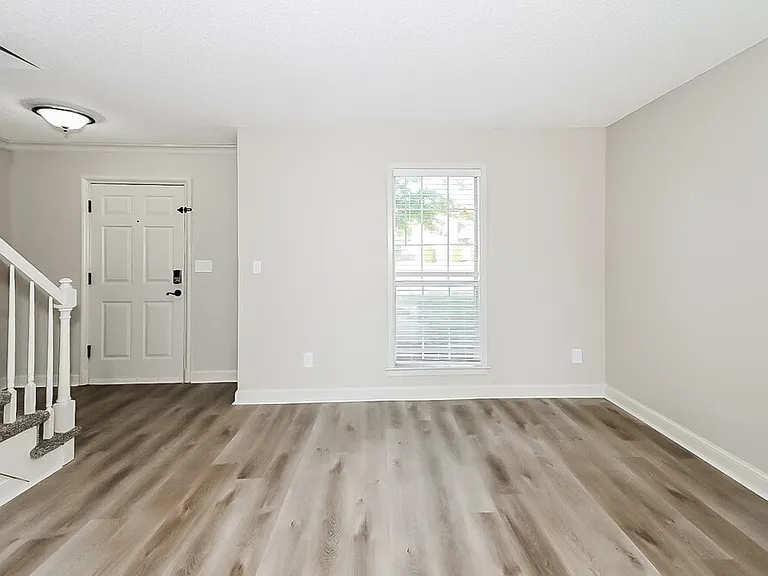 7170 Fox Creek Dr — Photo 4