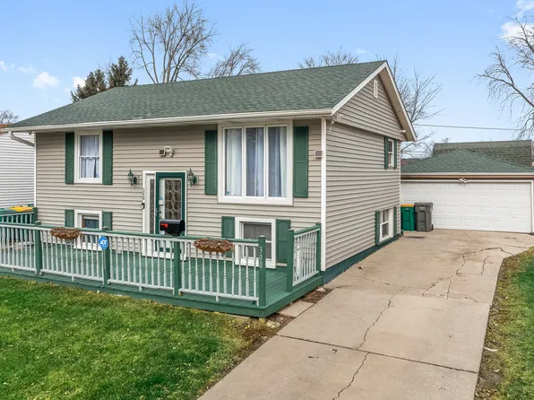 300 Hayes Ave, Romeoville, IL 60446