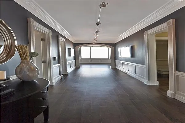 Sold by Maxwell Jacobs | media 10