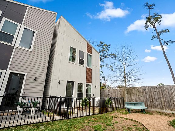 3rd image of 594 Janisch Rd