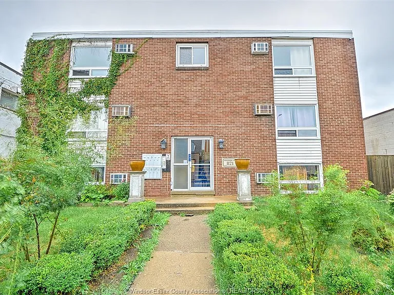 821 Pillette Rd #7 — Photo 3