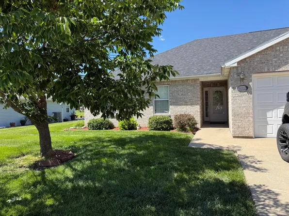 2134 S Liberty Rd, Marshall, MO 65340