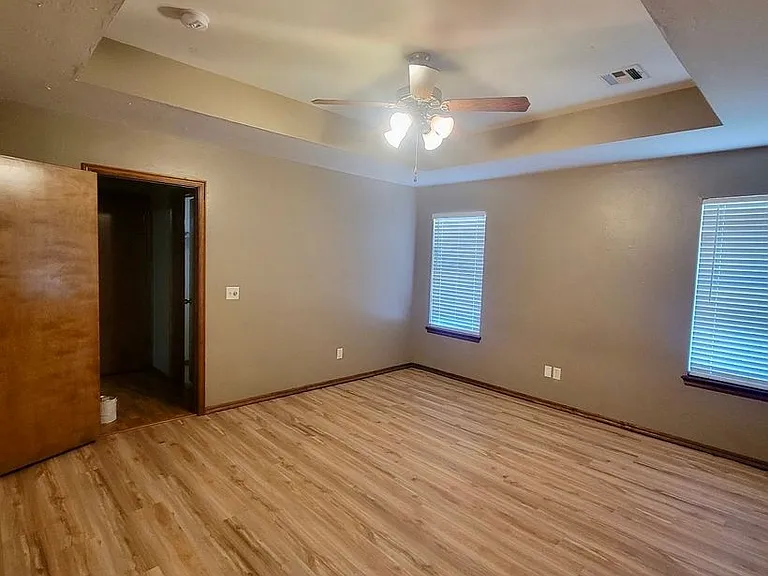 629 Loyd Ln — Photo 17