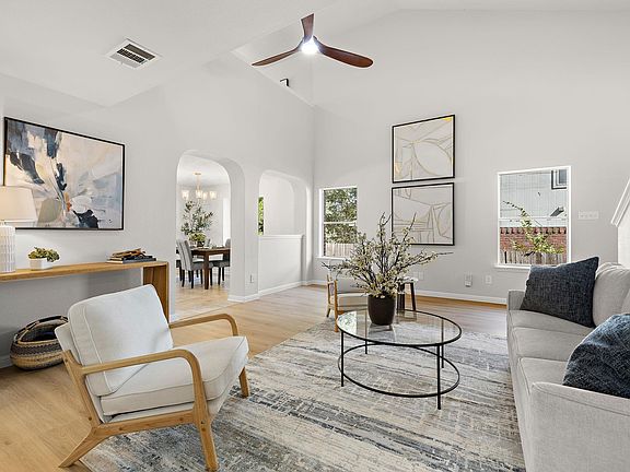 4th image of 612 Fort Thomas Pl