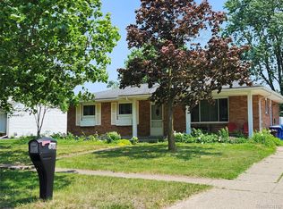 1068 Irwin Dr, Waterford, MI 48327