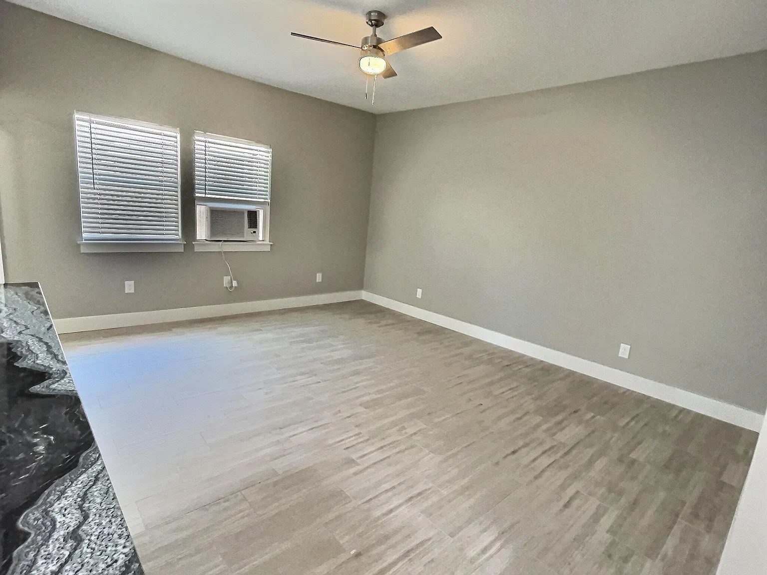 1230 Cortlandt St — Photo 3