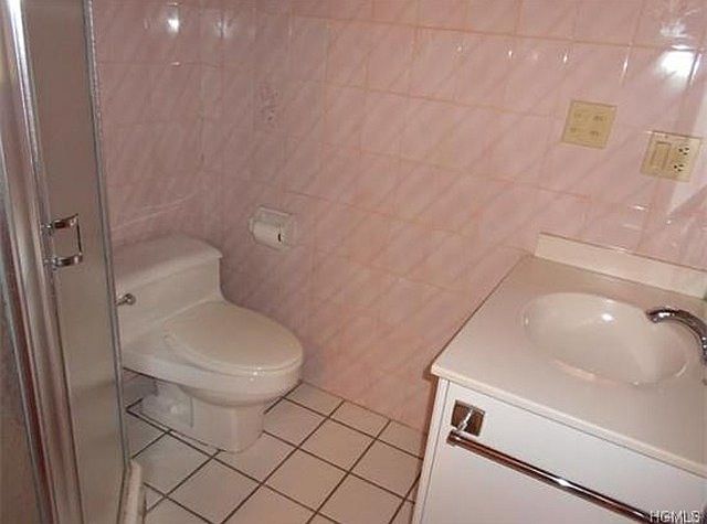 2nd image of 3819 W 110th St