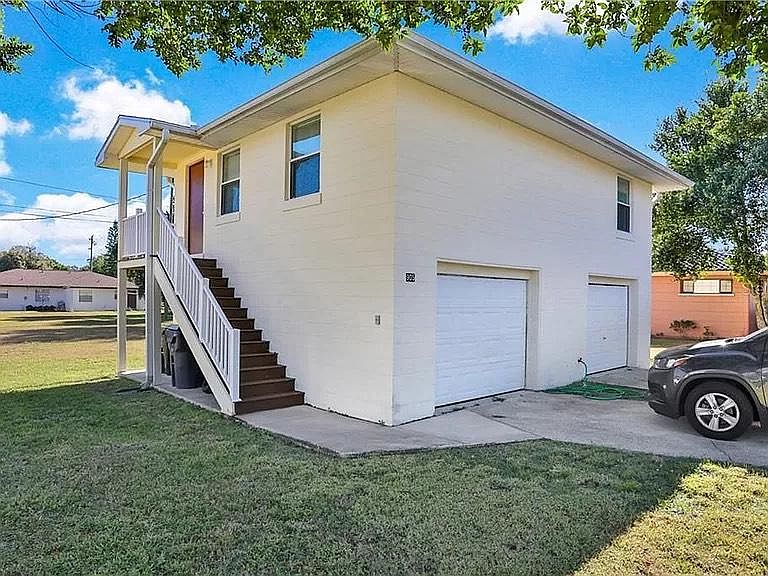 1st image of 905 Strathmore Pl