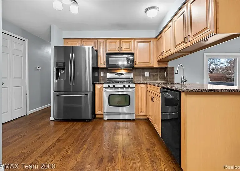 39784 Hillary Dr — Photo 4