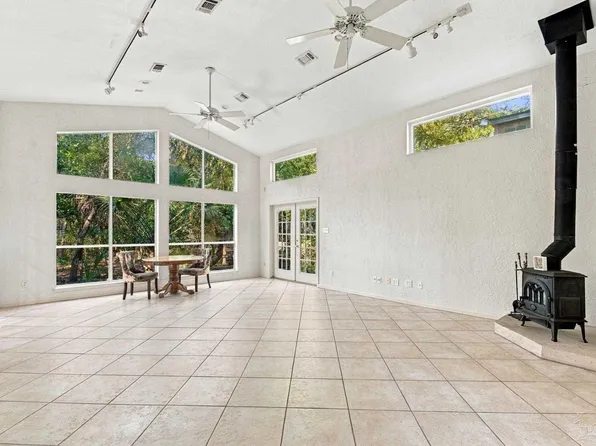 1466 Auburn Ct, Gulf Breeze, FL 32563
