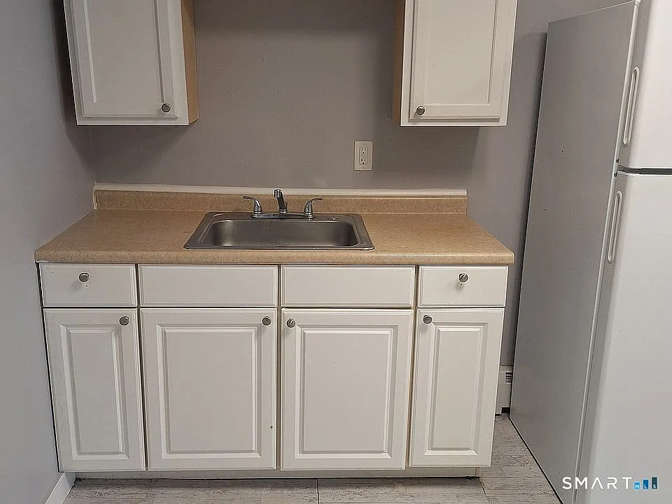 1 bed, 1.0 bath, 570 sqft, $1,200 — Photo 2