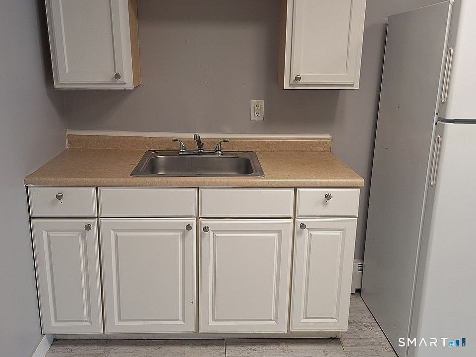 2nd image of 281 Hanover St APT 2