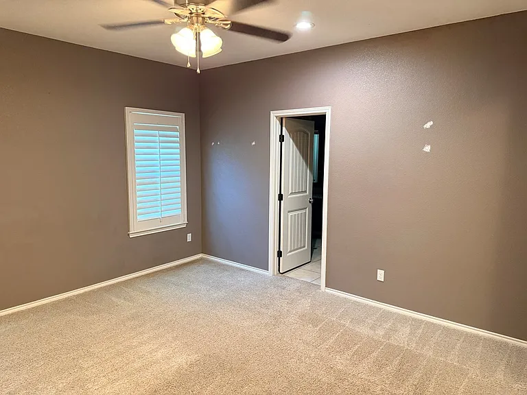 813 Calumet St — Photo 12