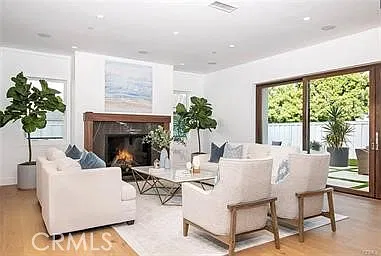 4 bed, 6.5 bath, 5299 sqft, $22,900 — Photo 3