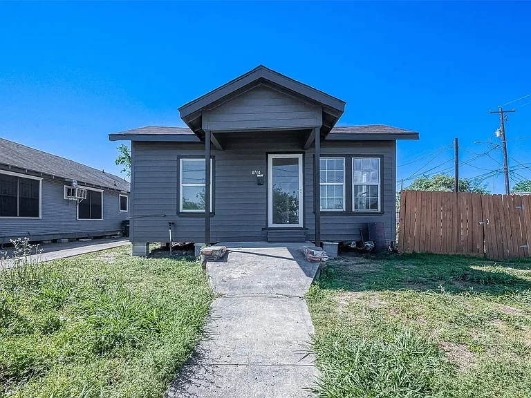 4704 Farmer St — Photo 2