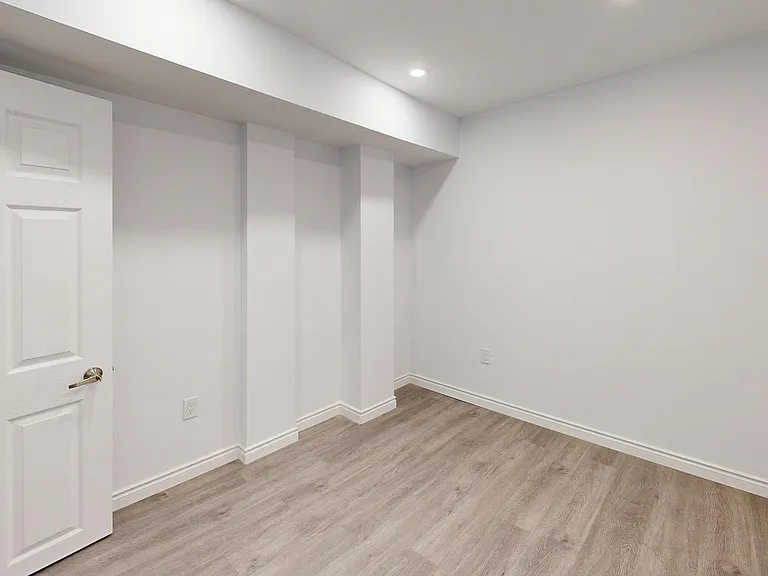 3252 Meadowgate Blvd #LOWER — Photo 9