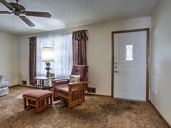 4th image of 4845 Wood Ave
