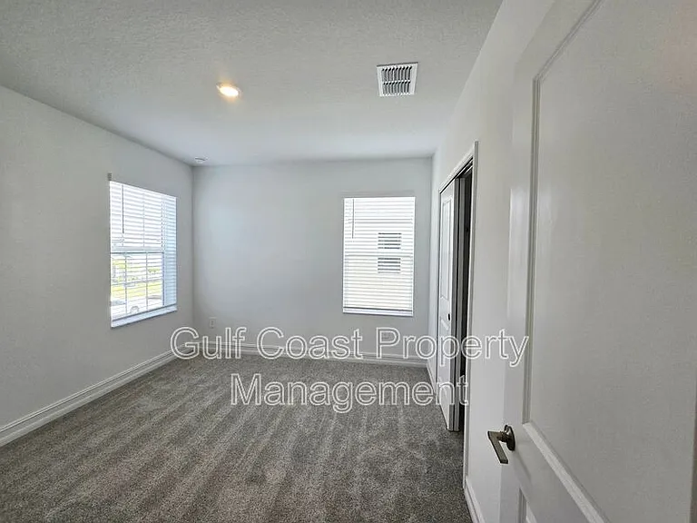 11757 71st Ave E — Photo 32