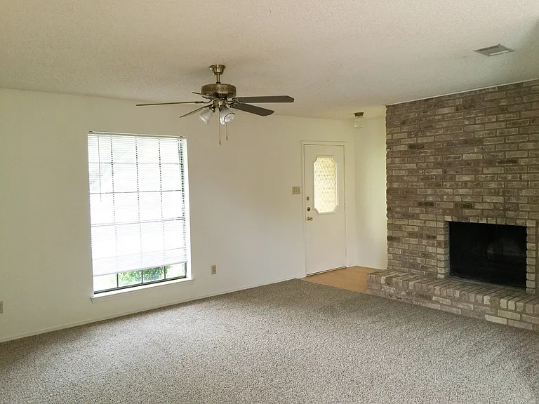 5714 Wilshire Dr — Photo 3